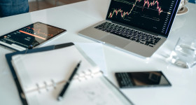 pexels alphatradezone 5831664